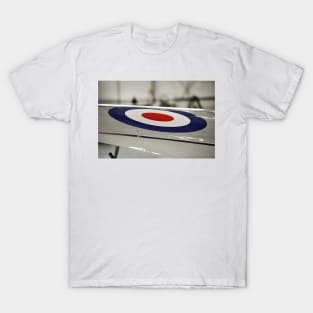 Roundel on the wing of a Spitfire T-Shirt